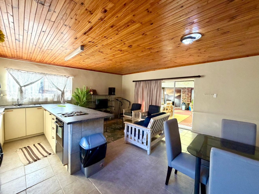 6 Bedroom Property for Sale in Heiderand Western Cape